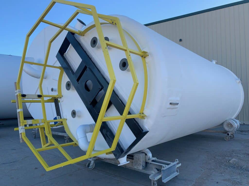 Fiberglass tank with mixing bar